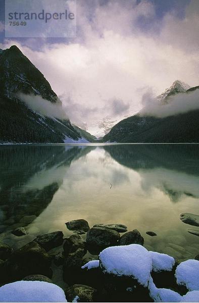 10641089  Alberta  Banff  Banff National Park  Berg  Gebirge  Kanada  Nordamerika  hoch  Cheers  Hochformat  können