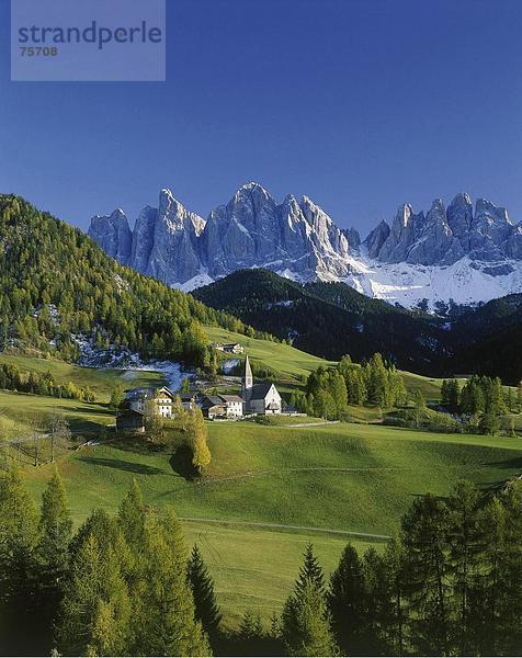 10641411  alpine  Alpen  Südtirol  Berge  Dolomiten  Dorf  Geisler  Herbst  Italien  Europa  Kirche  Landschaft  Schnee  Aufgaben