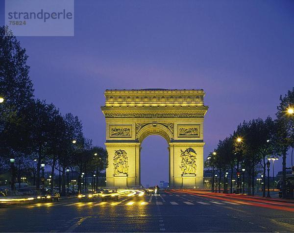 10641527  Arc de Triomphe  Champs Elysees  Frankreich  Europa  Lampen  Laternen  Nacht  in der Nacht  Paris  Stimmung  Street  Triomphe  t