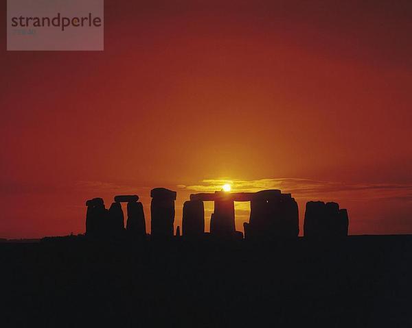 10641543  England  Großbritannien  Europa  Stein  Klippe  Großbritannien  Kultstätte  Megalith  verbreitet  Silhouetten  sundo