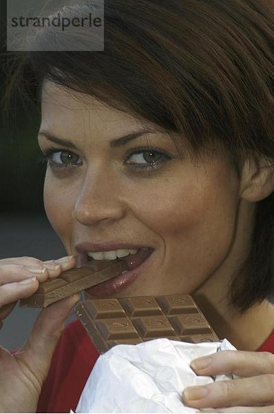 10642235  außerhalb  Essen  Essen  Essen  Essen  Frau  Vergnügen  Essen  Lebensmittel  Schokolade  süß  Süßigkeiten  Bonbons  Vorstand choc