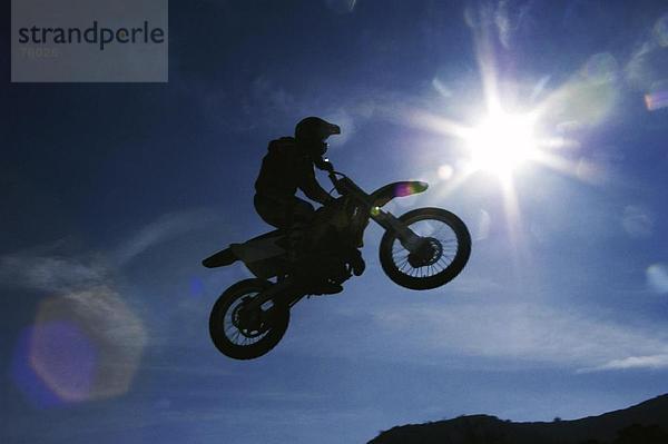 10642322  Aktion  individuelle  Treiber  Luftfahrt  fliegen  Gegenlicht  Himmel  helle Reflexionen  Moto cross  Motorsport  laufen