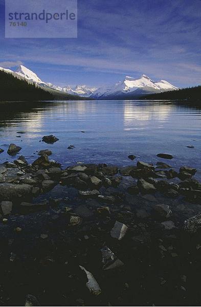 10643120  Landschaft  Alberta  Kanada  Nordamerika  Dämmerung  Dämmerung  Jasper  Nationalpark  maligne Lake  Schnee Berge  See