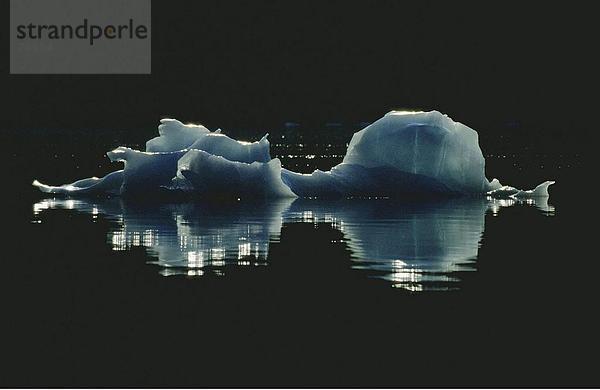 10643134  Alaska  blau  blau  Töne  Eis  Eisriesenwelt Eisschollen  Eis Skulptur  Gegenlicht  Gletscher  Horizontal  Kontrast  Landschaft  Porta
