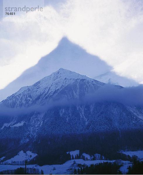 10644297  Berg  Gebirge  Bern  Niesen  Schatten  Schweiz  Europa  vor allem  Stimmung  Konturen  werfen  Wolken  Wetter