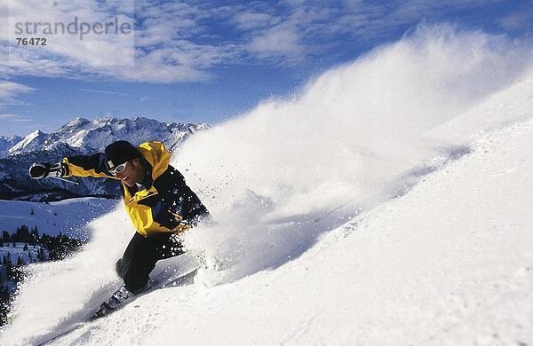 10644408  Aktion  Carving  Ski  Carver  Mann  Schnee  Schnee  Wolke  Ski  Skifahren  Sport  Winter  Wintersport  Sport