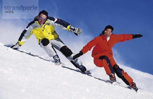 10644411  Aktion  Carving  ski  Carver  Paar  Paar  Schnee  Ski  Skifahren  Spaß  Witz  Sport  Winter  Wintersport  Sport  t