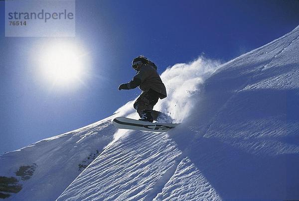 10644450  Aktion  Berge  Freizeit  Himmel  Person  Schnee  Snowboard  Snowboarden  Sonne  Sport  steilen Hang  Winter  Winter-s
