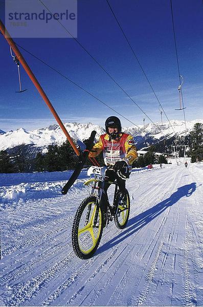 Skilift  Freizeit  Berg  Mann  Sport  Transport  Fahrrad  Rad  Alpen