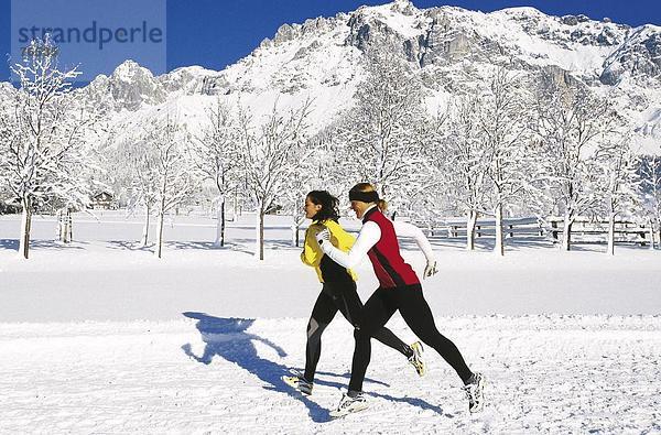 10644471  alpine  gewinnen Alpen  Berge  Fitness  Freizeit  jogging  jogging  jogging  Sport  Betrieb  ausführen  zu Fuß  Schnee  Sport