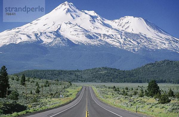 10646508  Mountain  Kalifornien  California  Autobahn  Highway 97  Landschaft  Mount Shasta  USA  Amerika  Nordamerika  Vulkan