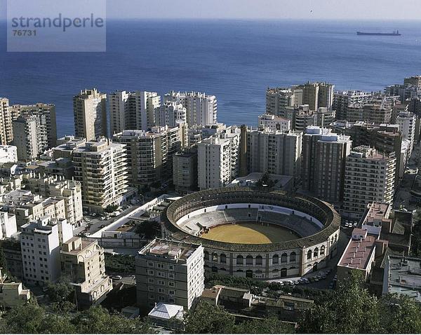 10647321  Andalusien  Costa Del Sol  Wohnblocks  Hochhaus  Gebäude  Küste  Malaga  Meer  Spanien  Europa  Stat  Stierkampf