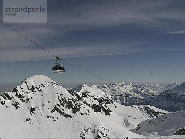 Landschaftlich schön landschaftlich reizvoll Berg Alpen Gondel Gondola Seilbahn Berner Oberland Kanton Bern