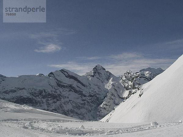 Landschaftlich schön landschaftlich reizvoll Europa Berg Winter Alpen Berner Oberland Kanton Bern Schnee Schweiz
