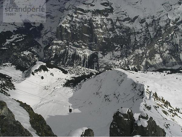 Landschaftlich schön landschaftlich reizvoll Berg Dorf Alpen Gondel Gondola Berner Oberland Kanton Bern