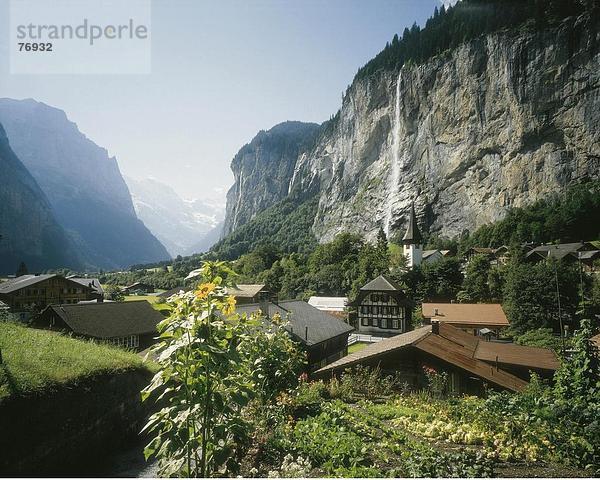 Felsbrocken Landschaftlich schön landschaftlich reizvoll Europa Berg Steilküste Alpen Berner Oberland Kanton Bern Lauterbrunnen Schweiz