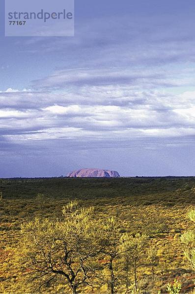 10648092  Australien  Ei Händlers Rock  Rock  Rock  Klippe  Landschaft  Northern Territory  aus Vorschiff  Uluru