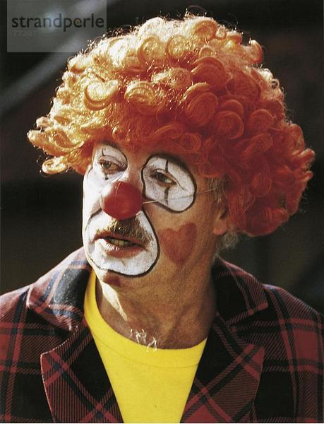 10648352  Clown  Freude  Humor  Menschen  Perücke  Porträt  roten Nase  lustig  Witz  Kleider up  Verkleidung  Kostüm  Zirkus
