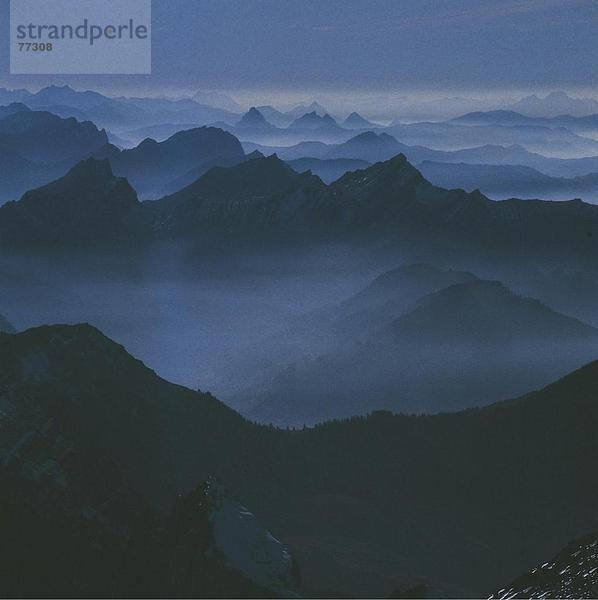 10648353  alpine  Alpen  Berge  Blick von Santis  Dämmerung  Dämmerung  Rauch  Gipfel  Berg  Landschaft  Panorama  Schweiz  Eu