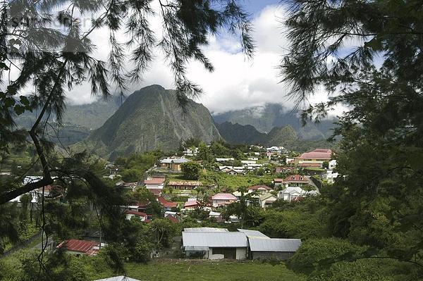 Landschaftlich schön landschaftlich reizvoll Berg Wohnhaus Baum Gebäude Dorf Indischer Ozean Indik