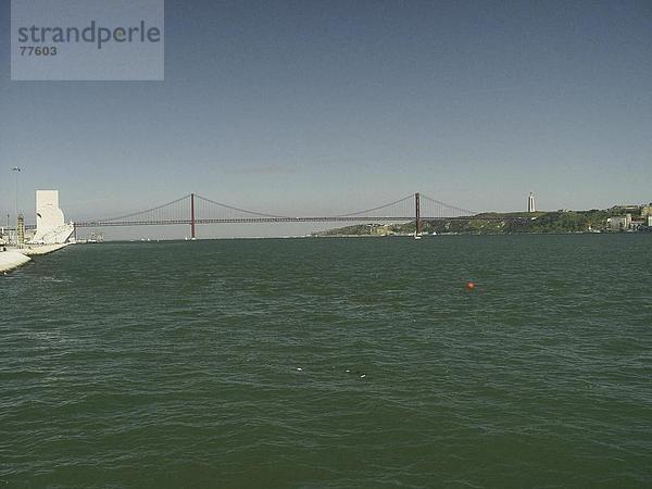 10649710  Belem  Fluss  Fluss  Brücke  Hängebrücke  Lissabon  herrlicher Dos Descobrimentos  Portugal  Rio Tejo  Ufer