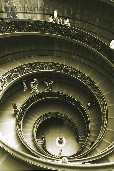 10649728  Architektur  Besucher  innerhalb  Rom  Schwarzweiß  Spirale  Treppe  Vatikan  Vatikan Museen der breiten  Museum  von Gi