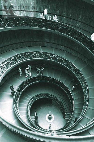10649729  Architektur  Besucher  innerhalb  Rom  Schwarzweiß  Spirale  Treppe  Vatikan  Vatikan Museen der breiten  Museum  von Gi