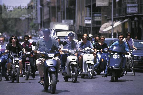 10649768  Italien  Europa  mehrere  Motorroller  Palermo  Roller  Roller  Sizilien  Strasse  Verkehr