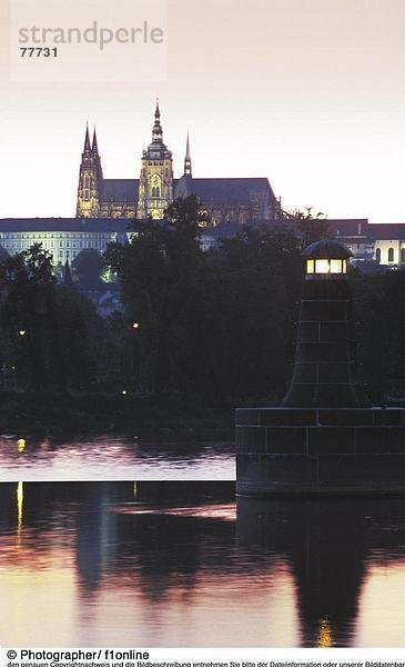 10649844  River  Fluss  Hradcany  Moldawien  Nacht  in der Nacht  Säule  Prag  Prager Burg  Stimmung  Tschechien  Europa