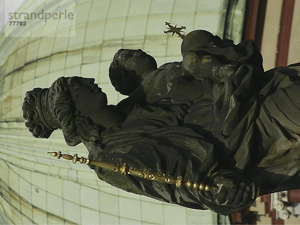 10649898  Christentum  Detail  Abbildung  Heiligen  Karlsbrücke  Kind  Madonna  Maria  Skulptur  Prag  religiös  Sculptu