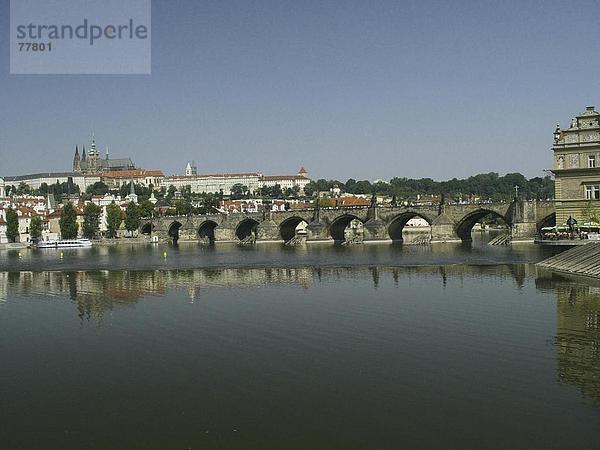 Anzeigen von 10649917  River  Fluss  Hradschin  Karlsbrücke  Moldawien  Prag  Pragerburg  Stadt  City  Tschechien  Europa  Veitsdom