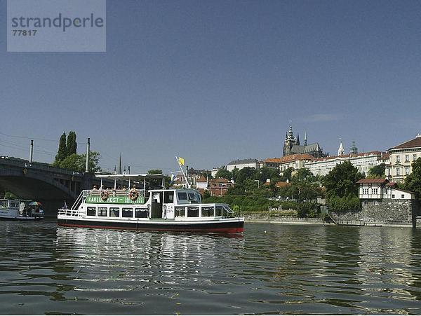 10649933  Boot  Bridge  River  Fluss  Hradcany  Moldawien  Prag  Prager Burg  Schiff  Tschechien  Europa