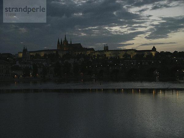 10649952  River  Fluss  Hradschin  Karlsbrücke  Moldawien  Nacht  in der Nacht  Prag  Prager Burg  Tschechien  Europa  Veitsdom