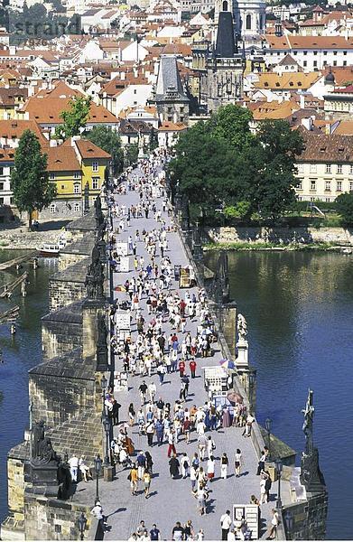 10650137  Bridge  River  Fluss  Moldawien  Karlsbrücke  Fußgänger  Passanten  Prag  Stadt  Stadt  Tschechien  Europa  Überblick