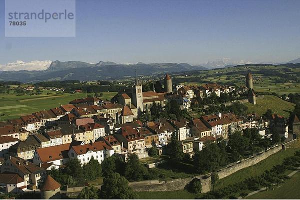 Landschaftlich schön landschaftlich reizvoll Europa Berg Palast Schloß Schlösser Stadt Festung Altstadt Luftbild Schweiz