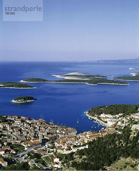 10651037  Hvar Stadt  Stadt  Inseln  Inseln  Kroatien  Küste  Meer  Überblick