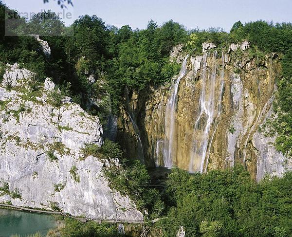 10651046  Felsen  Felsen  Kroatien  Landschaft  Plitvicer Seen  National Park  See  Meer  Wasserfall