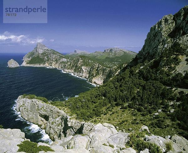 Felsbrocken Landschaftlich schön landschaftlich reizvoll Steilküste Küste Meer Balearen Balearische Inseln Mallorca