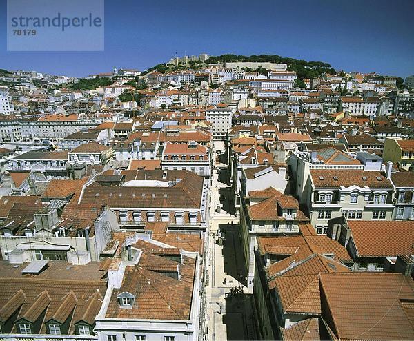 10651164  Ansicht der Elevador de Santa Justa  Castelo de Sao Jorge  Dächer  Lane  Lissabon  Portugal  Stadt  Stadt  Überblick