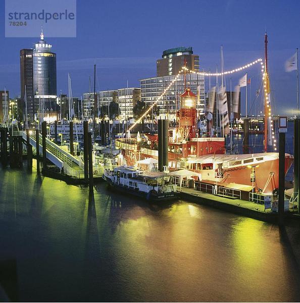 10651222  Deutschland  Europa  Hafen  Hafen  Hamburg  in Alster  nachts  Schiffe  Stadt  Stadt  Nacht  Steg