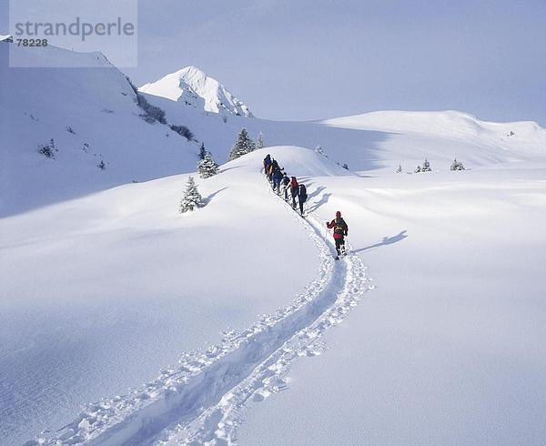 Freizeit Schneeschuh Berg Alpen Berner Oberland Kanton Bern Schnee