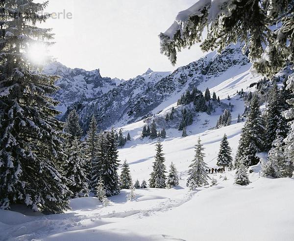 Freizeit Schneeschuh Berg Alpen Berner Oberland Kanton Bern Schnee