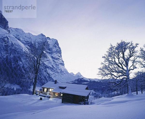 Hütte Berg Wohnhaus Nacht Alpen Berner Oberland Kanton Bern Schnee bei Nacht
