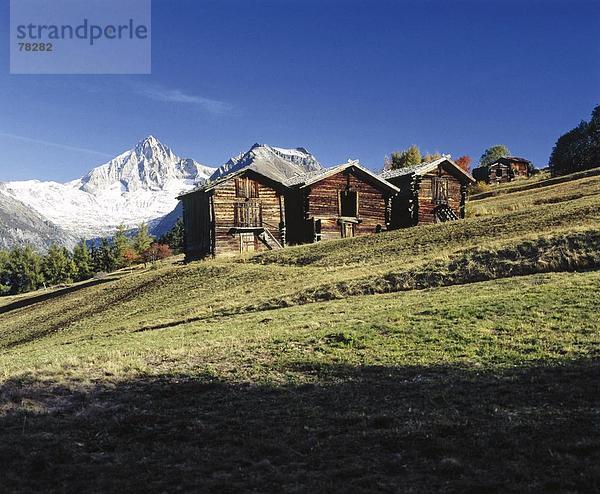Landschaftlich schön landschaftlich reizvoll Europa Berg Alpen Scheune Schweiz Kanton Wallis