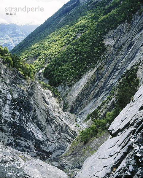 Felsbrocken Landschaftlich schön landschaftlich reizvoll Berg Steilküste Geologie Alpen Schlucht Erosion Schweiz Kanton Wallis