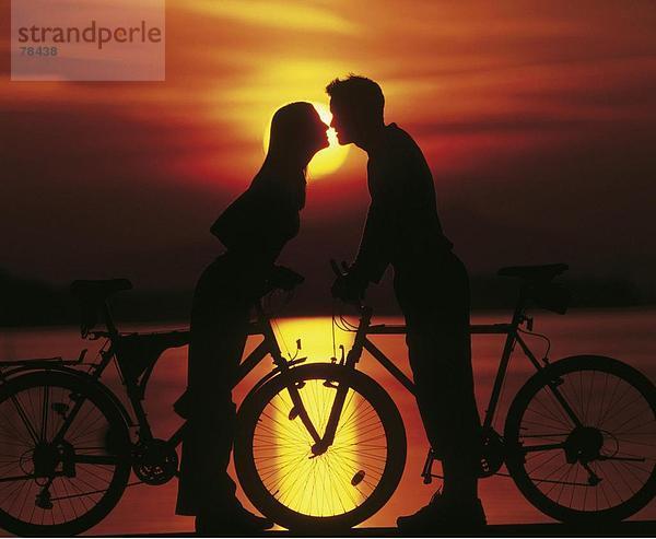 10652062  Lake Constance  See  Meer  Fahrrad  Fahrrad  Fahrräder  Motorräder  Kuss  Liebe  Paar  Paar  Profil  Romantik  See  Meer