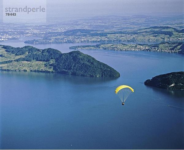 10652067  Burgenstock  fliegen  Freizeit  Gleitschirm  Paragliding  Landschaft  Antenne Sport  Luzern  Obwalden  Paragliding  par