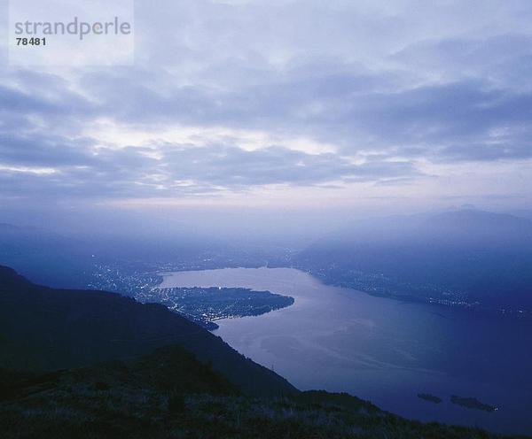 Panorama Landschaftlich schön landschaftlich reizvoll Nacht See Meer Lago Maggiore Ascona Abenddämmerung Luzern Dämmerung Kanton Tessin bei Nacht