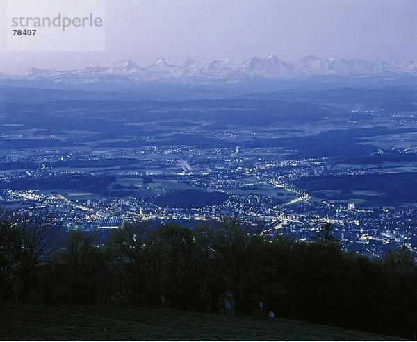 10652129  Berge  Berner Alpen  Schweiz aussehen  Blick auf Solothurn  Dämmerung  Dämmerung  mittlere Land  Nacht  in der Nacht  Switz