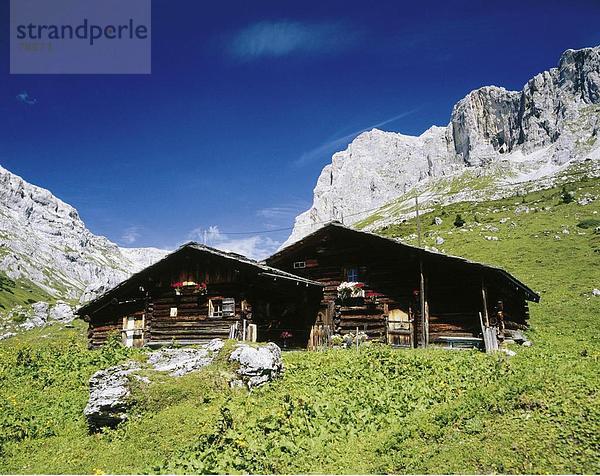 Felsbrocken Hütte Europa Berg Steilküste Chalet Alpen Kanton Graubünden Schweiz
